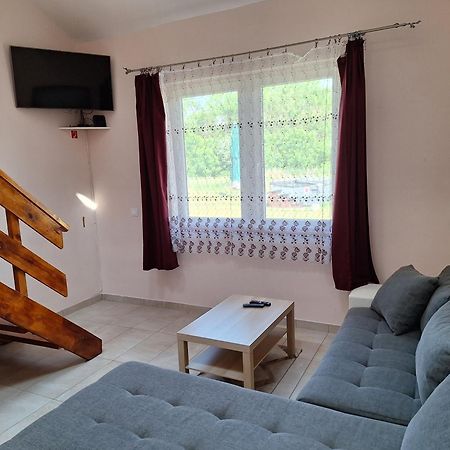 Cserke Holdfeny Apartman Cserkeszőlő Eksteriør billede